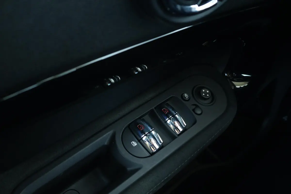 1.5 Cooper Chili | Comforttoegang | Yours Leder | Achteruitrijcamera | PDC | Visibility Package | Harman Kardon |