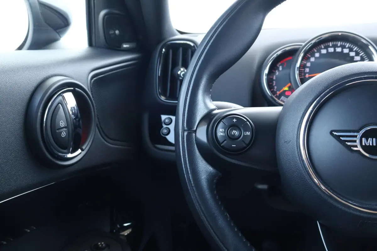 1.5 Cooper Chili | Comforttoegang | Yours Leder | Achteruitrijcamera | PDC | Visibility Package | Harman Kardon |