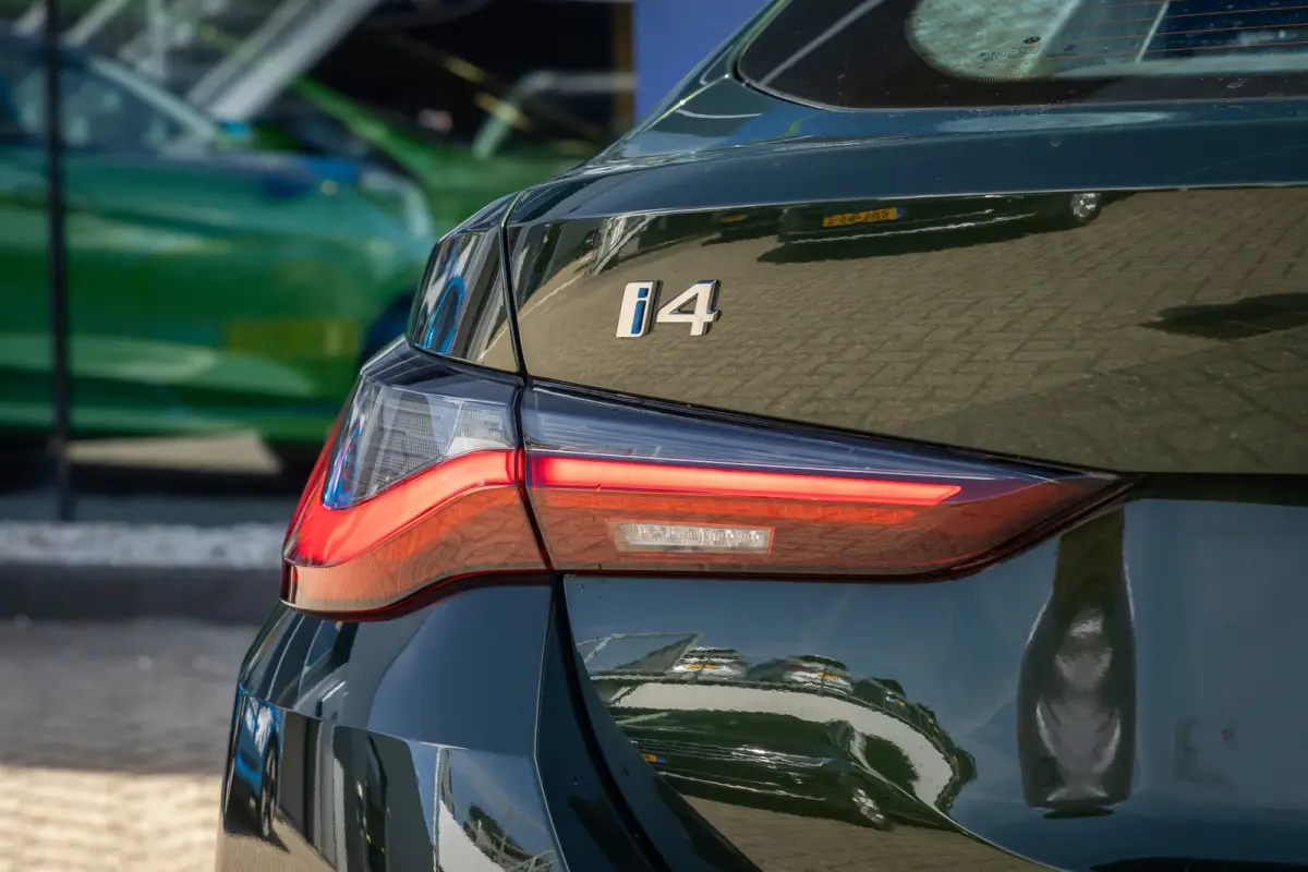 eDrive35 High Executive 70 kWh | M-sport | Cruise adaptief | Camera | Elektrisch bedienbare achterklep | Keyless entry/start | Parkeer assistent | Apple Carplay/Android Auto | Achteruitrijca