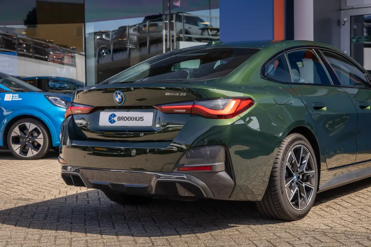 eDrive35 High Executive 70 kWh | M-sport | Cruise adaptief | Camera | Elektrisch bedienbare achterklep | Keyless entry/start | Parkeer assistent | Apple Carplay/Android Auto | Achteruitrijca