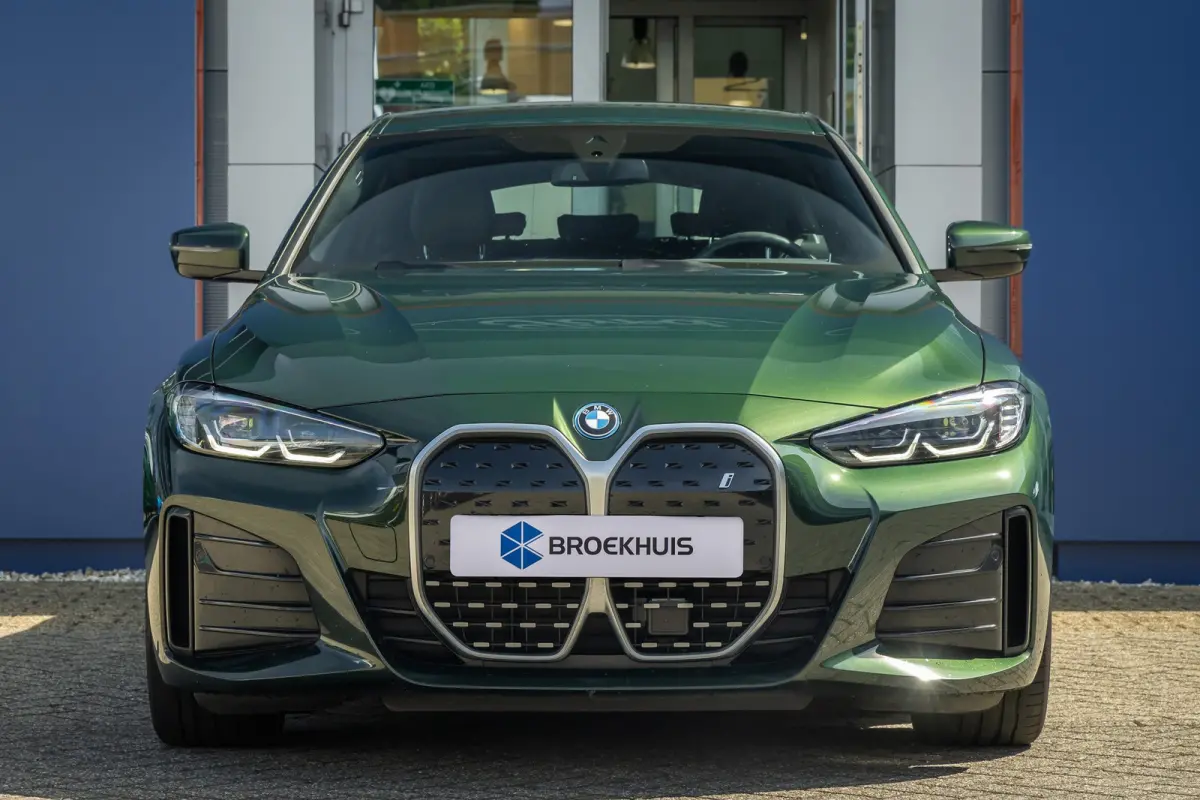 eDrive35 High Executive 70 kWh | M-sport | Cruise adaptief | Camera | Elektrisch bedienbare achterklep | Keyless entry/start | Parkeer assistent | Apple Carplay/Android Auto | Achteruitrijca