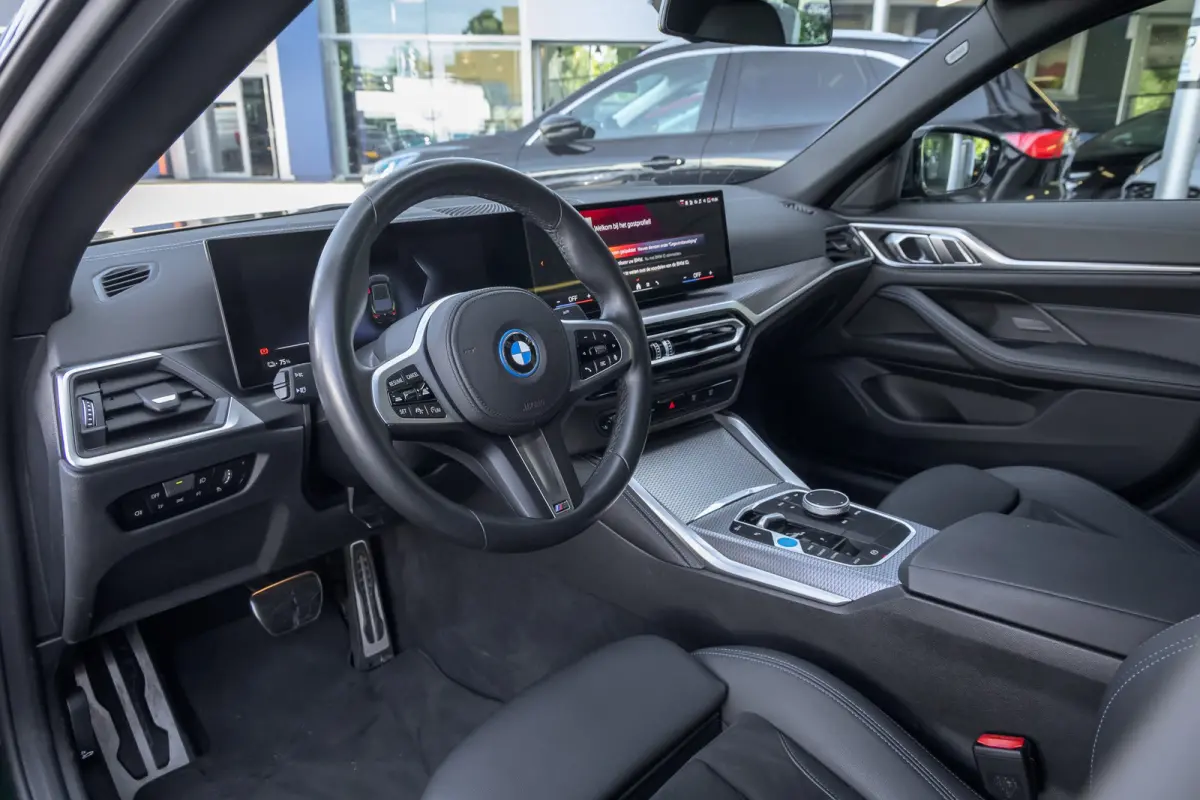 eDrive35 High Executive 70 kWh | M-sport | Cruise adaptief | Camera | Elektrisch bedienbare achterklep | Keyless entry/start | Parkeer assistent | Apple Carplay/Android Auto | Achteruitrijca