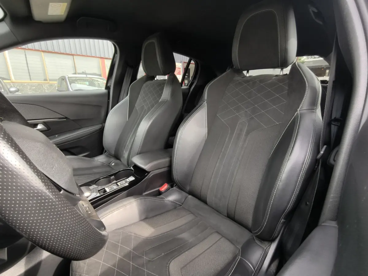 1.2 PureTech GT Pack\\AUTOMAAT\CAMERA\NAVI\CARPLY