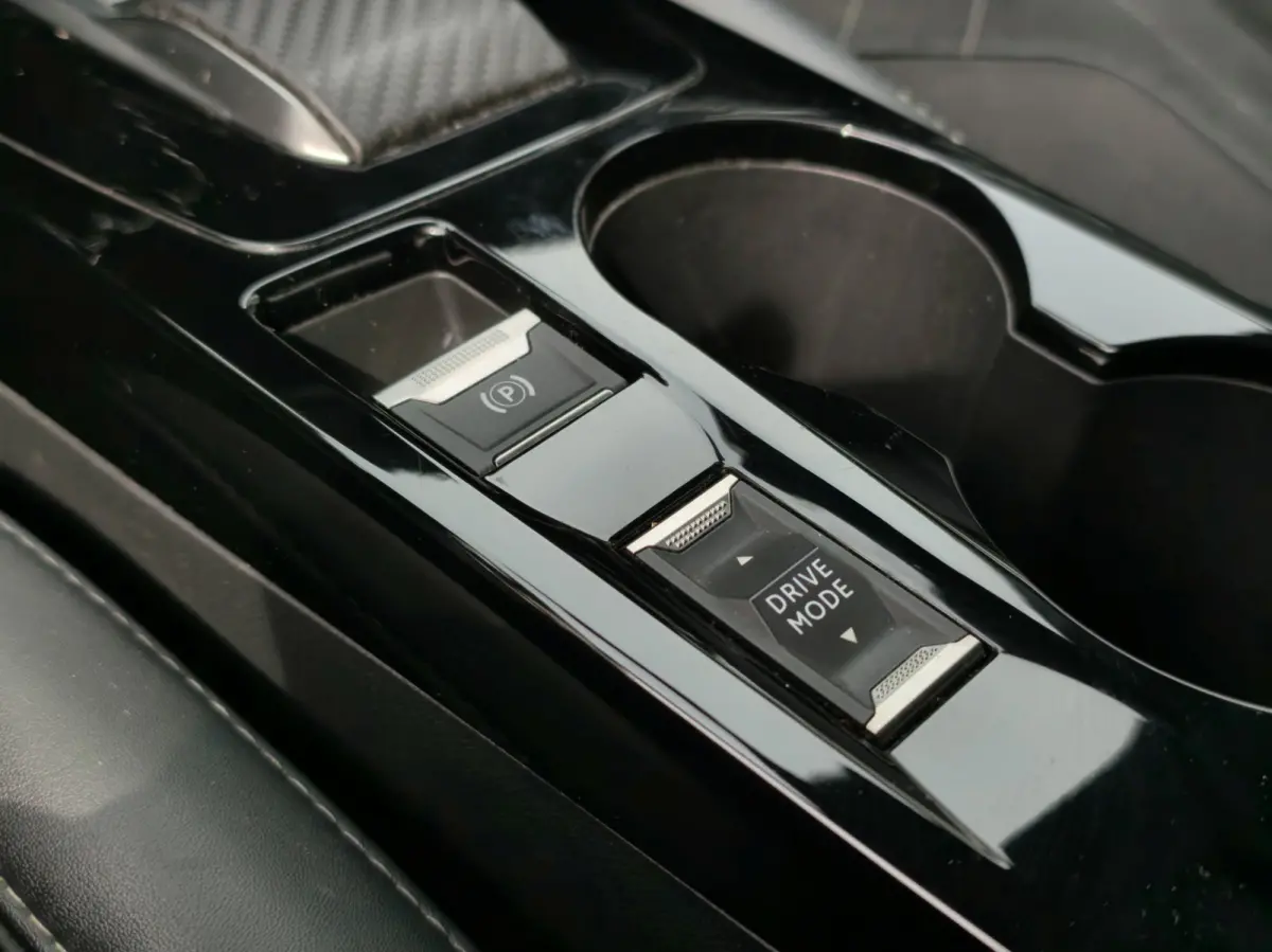 1.2 PureTech GT Pack\\AUTOMAAT\CAMERA\NAVI\CARPLY