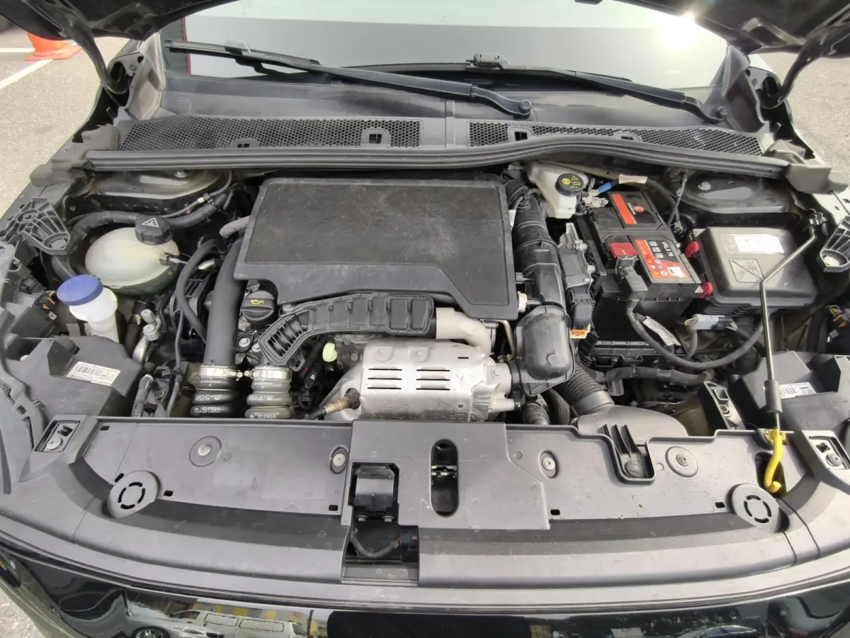 1.2 PureTech GT Pack\\AUTOMAAT\CAMERA\NAVI\CARPLY