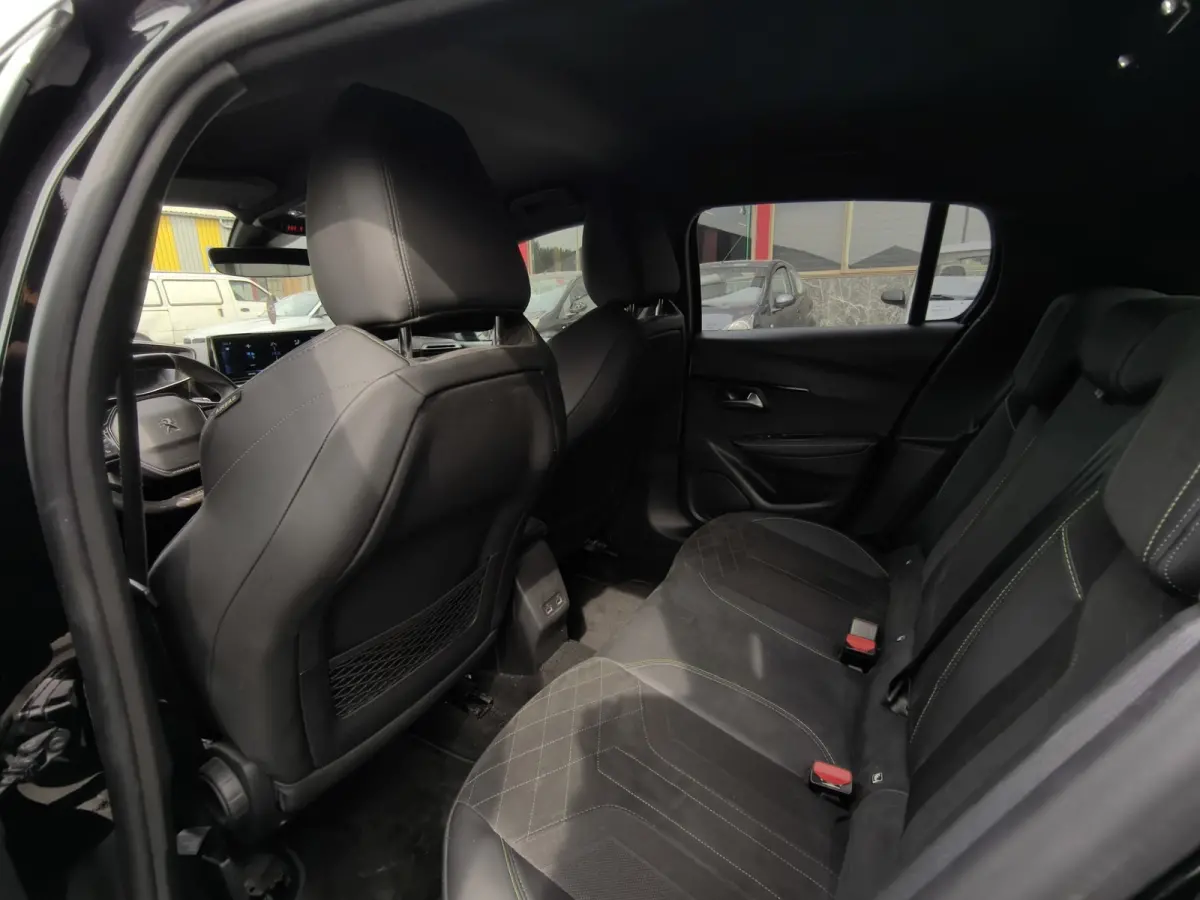 1.2 PureTech GT Pack\\AUTOMAAT\CAMERA\NAVI\CARPLY