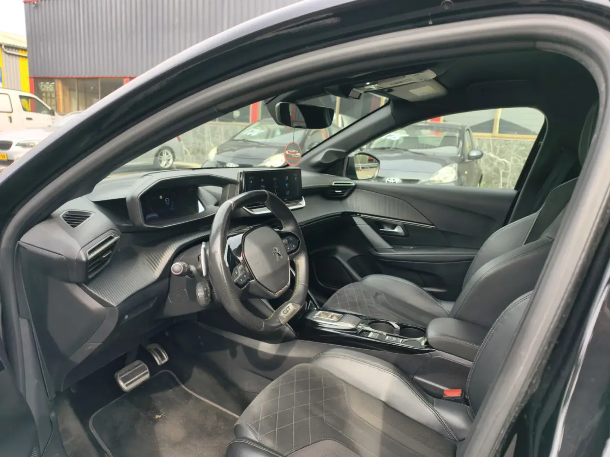 1.2 PureTech GT Pack\\AUTOMAAT\CAMERA\NAVI\CARPLY