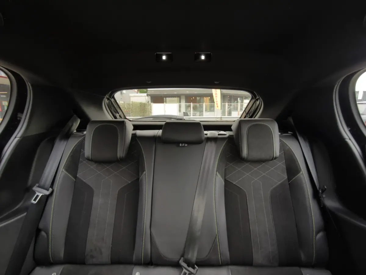 1.2 PureTech GT Pack\\AUTOMAAT\CAMERA\NAVI\CARPLY