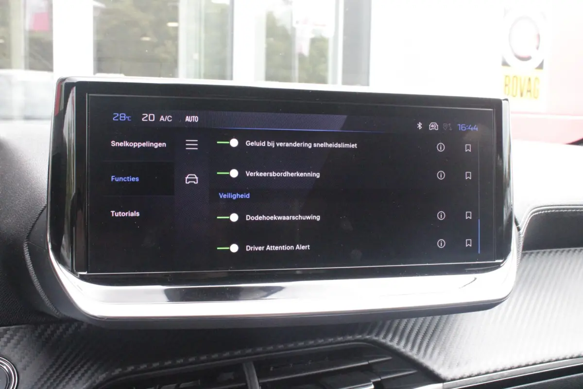 1.2 Hybrid 145PK AUTOMAAT GT | CAMERA VOOR + ACHTER | NAVIGATIE | DRAADLOZE APPLE CARPLAY/ANDROID AUTO | FULL LED KOPLAMPEN | LICHTMETALEN VELGEN 17" | DODEHOEK DETECTIE | DRAADLOZE TELEFOON