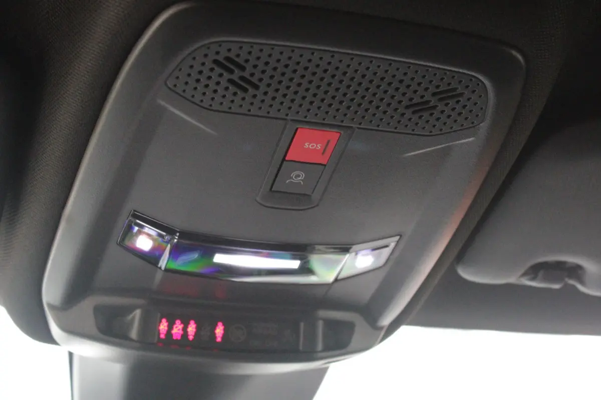 1.2 Hybrid 145PK AUTOMAAT GT | CAMERA VOOR + ACHTER | NAVIGATIE | DRAADLOZE APPLE CARPLAY/ANDROID AUTO | FULL LED KOPLAMPEN | LICHTMETALEN VELGEN 17" | DODEHOEK DETECTIE | DRAADLOZE TELEFOON