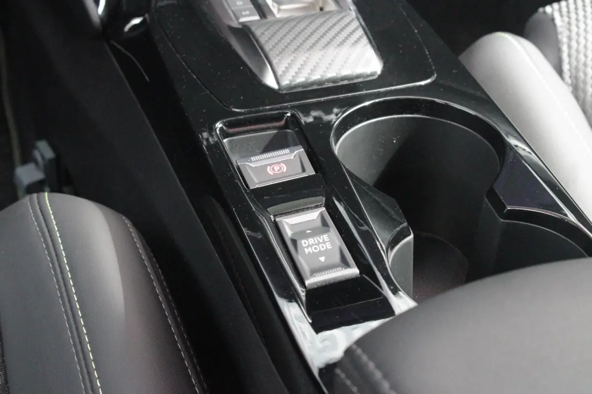 1.2 Hybrid 145PK AUTOMAAT GT | CAMERA VOOR + ACHTER | NAVIGATIE | DRAADLOZE APPLE CARPLAY/ANDROID AUTO | FULL LED KOPLAMPEN | LICHTMETALEN VELGEN 17" | DODEHOEK DETECTIE | DRAADLOZE TELEFOON