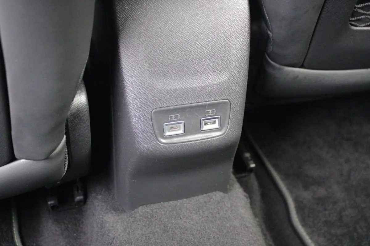 1.2 Hybrid 145PK AUTOMAAT GT | CAMERA VOOR + ACHTER | NAVIGATIE | DRAADLOZE APPLE CARPLAY/ANDROID AUTO | FULL LED KOPLAMPEN | LICHTMETALEN VELGEN 17" | DODEHOEK DETECTIE | DRAADLOZE TELEFOON