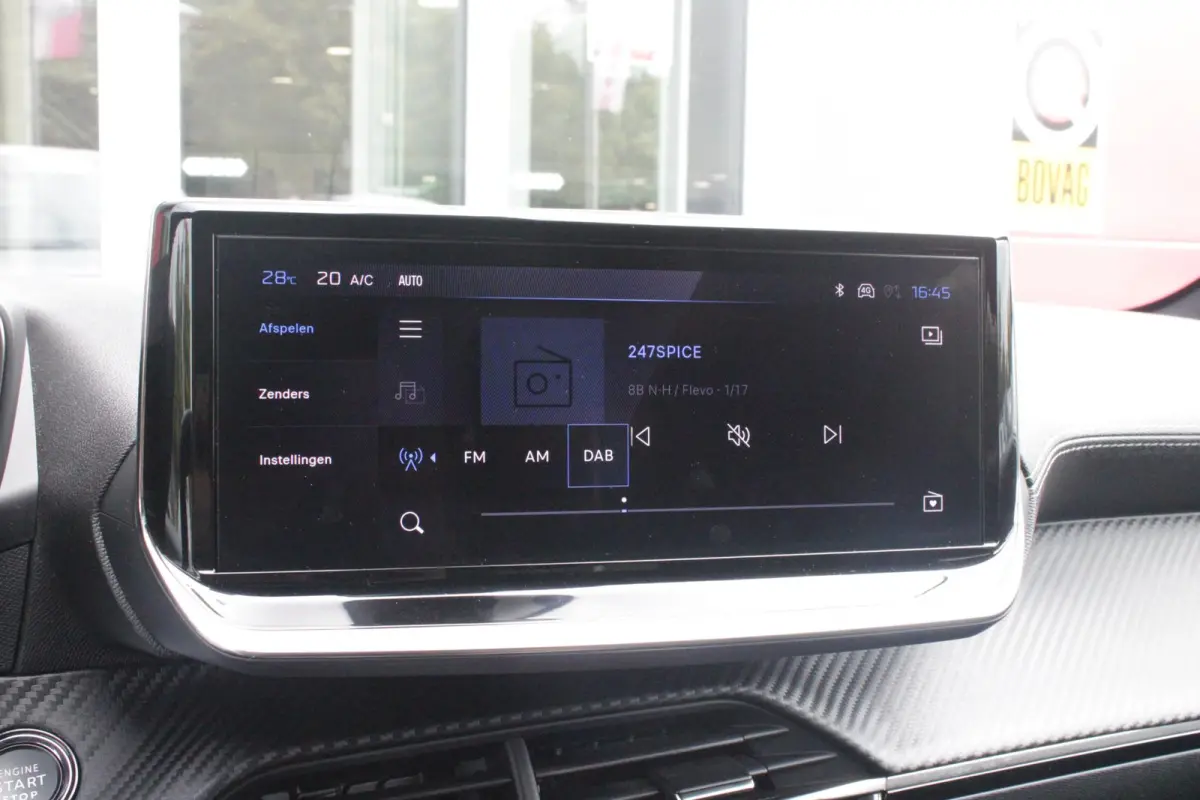 1.2 Hybrid 145PK AUTOMAAT GT | CAMERA VOOR + ACHTER | NAVIGATIE | DRAADLOZE APPLE CARPLAY/ANDROID AUTO | FULL LED KOPLAMPEN | LICHTMETALEN VELGEN 17" | DODEHOEK DETECTIE | DRAADLOZE TELEFOON
