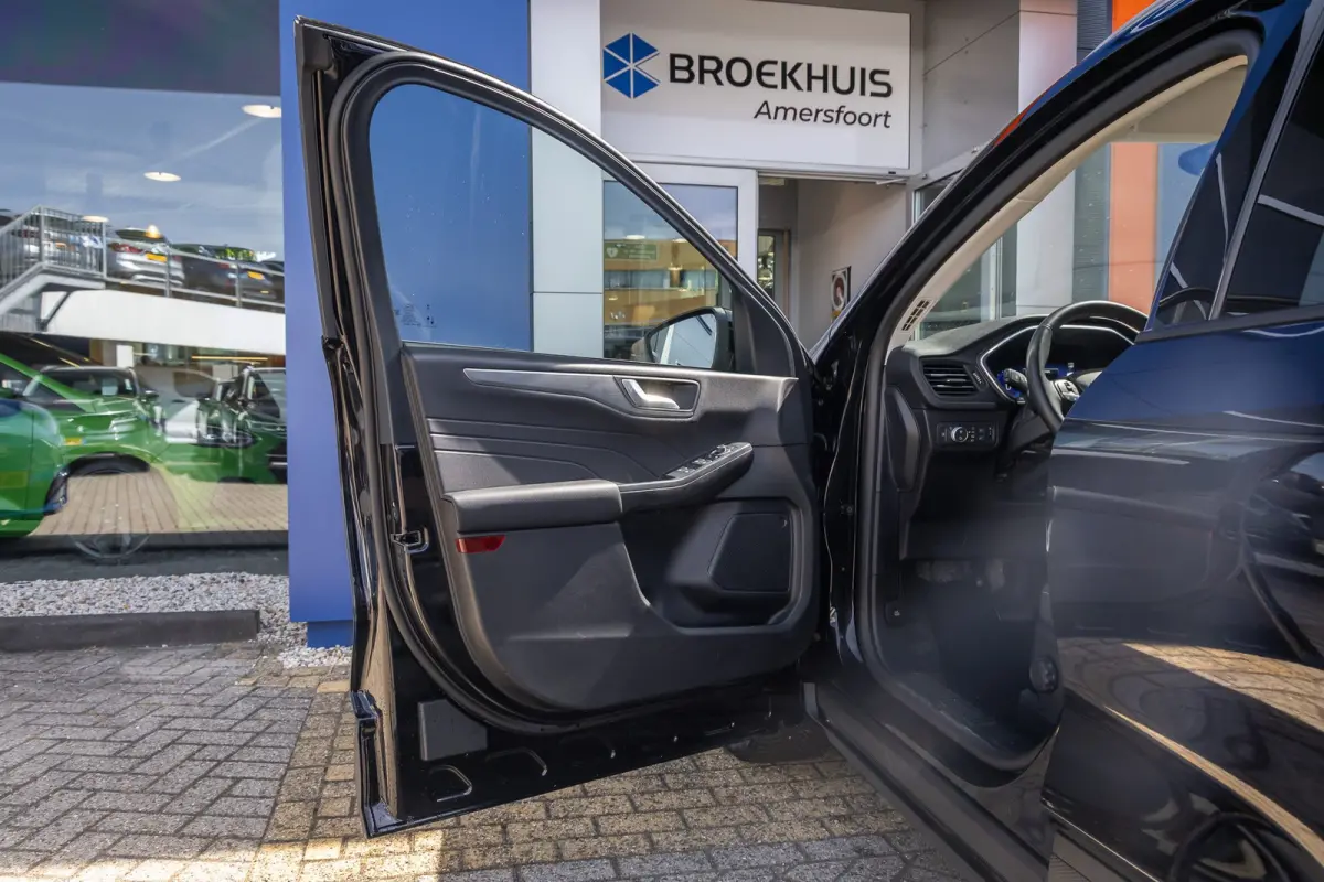 2.5 PHEV Titanium | Trekhaak | Keyless entry/Start | Achteruitrijcamera | Stoel/Stuurwiel Verwarming | Navigatiesysteem full map | Achteruitrijcamera | Airco (automatisch) | Keyless entry
