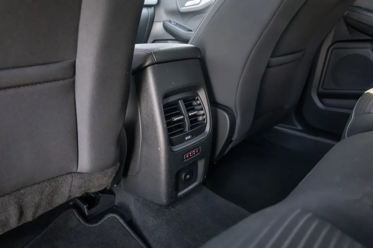2.5 PHEV Titanium | Trekhaak | Keyless entry/Start | Achteruitrijcamera | Stoel/Stuurwiel Verwarming | Navigatiesysteem full map | Achteruitrijcamera | Airco (automatisch) | Keyless entry
