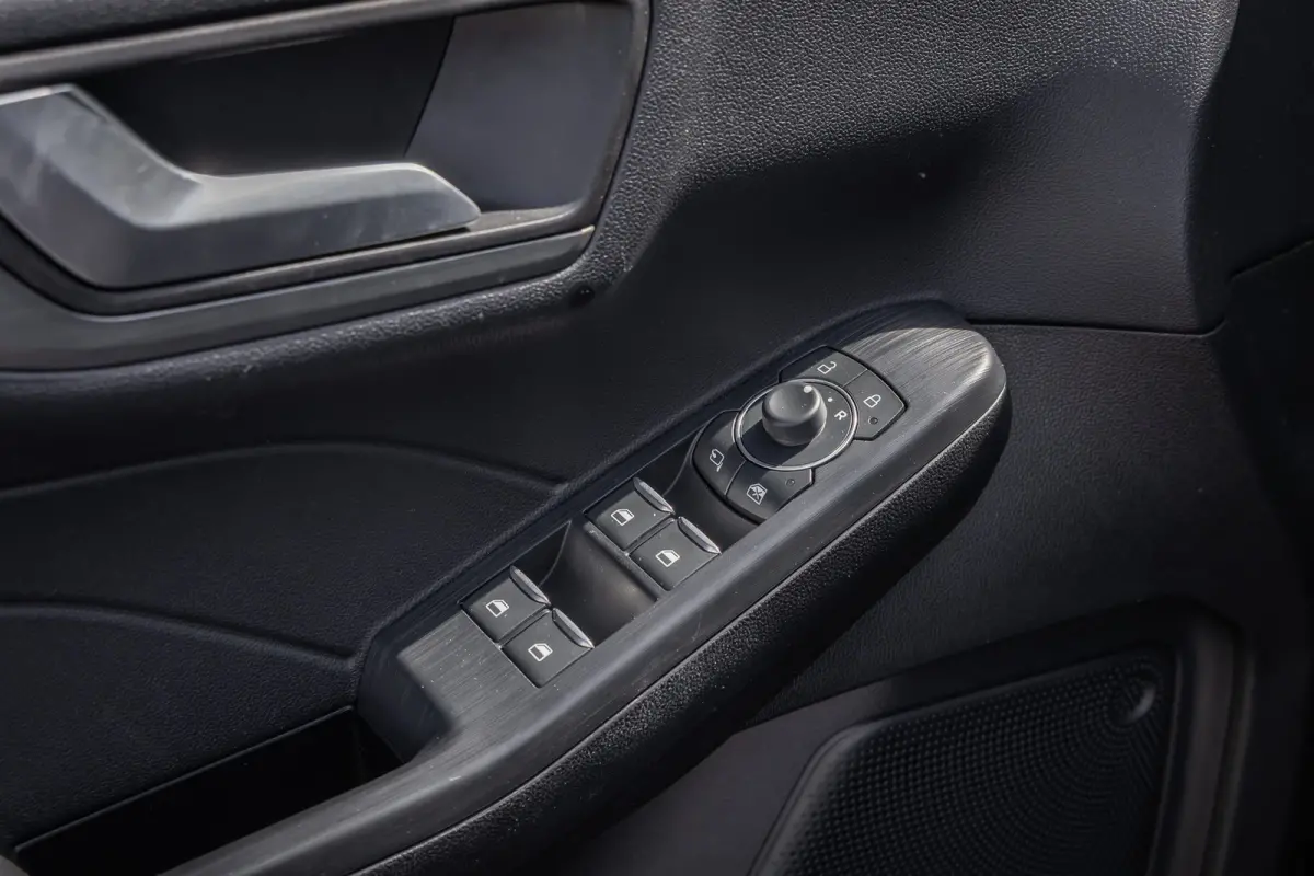 2.5 PHEV Titanium | Trekhaak | Keyless entry/Start | Achteruitrijcamera | Stoel/Stuurwiel Verwarming | Navigatiesysteem full map | Achteruitrijcamera | Airco (automatisch) | Keyless entry