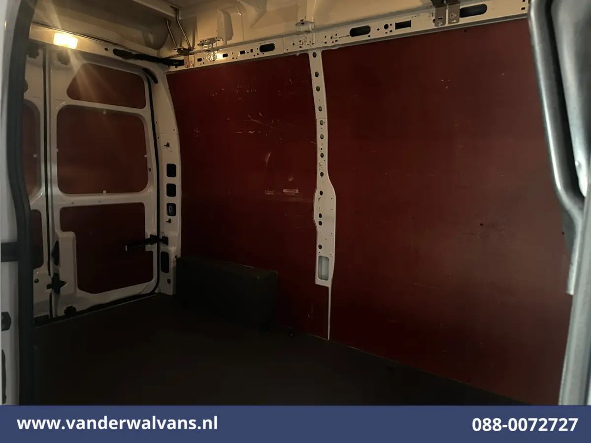 2.3 Turbo 136pk L2H3 Euro6 Airco | Camera | Imperiaal | LED | 2500kg Trekhaak | Cruisecontrol Parkeersensoren