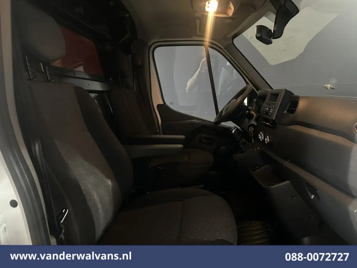 2.3 Turbo 136pk L2H3 Euro6 Airco | Camera | Imperiaal | LED | 2500kg Trekhaak | Cruisecontrol Parkeersensoren