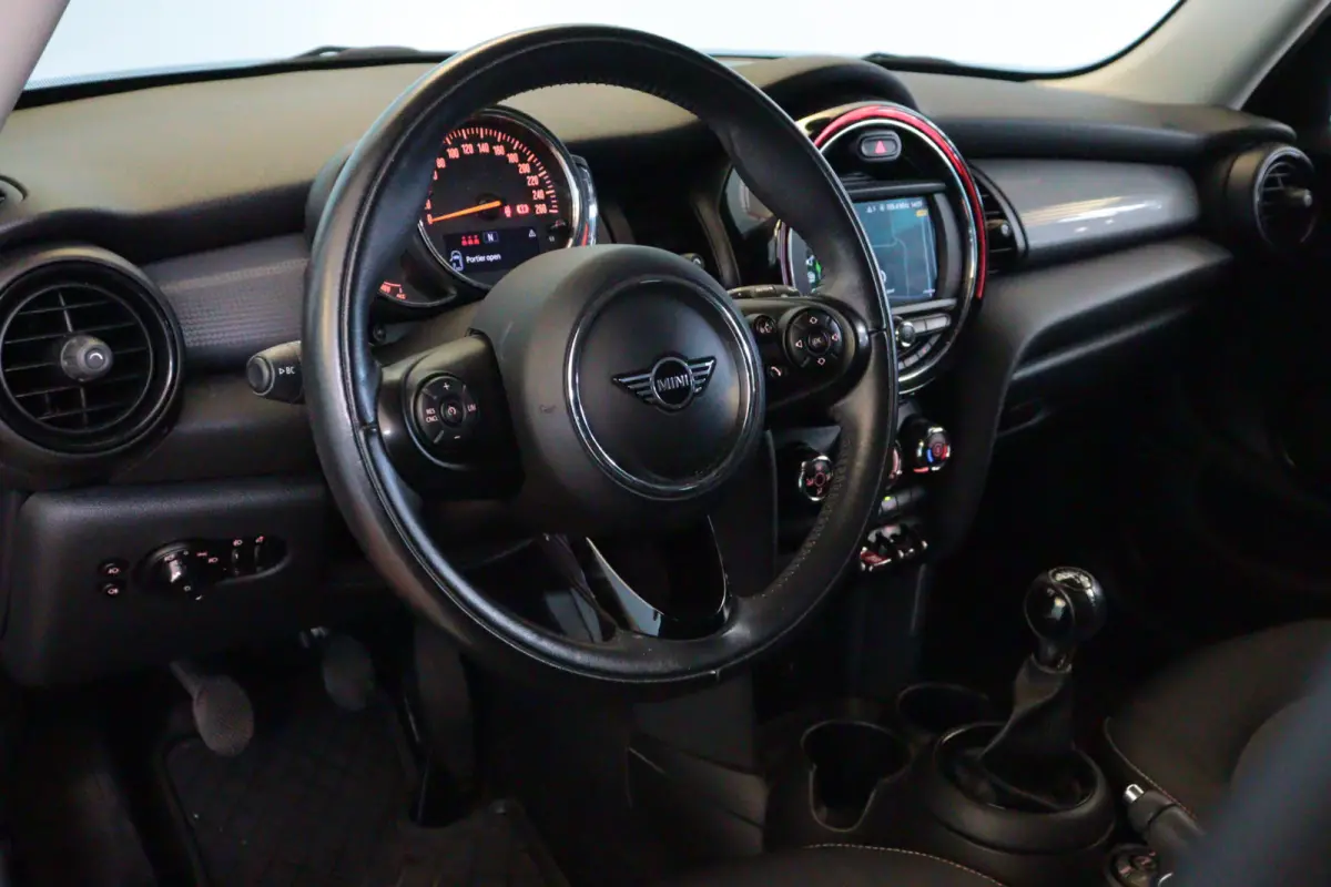 1.5 Cooper Business Edition | 5 DRS | NAVI | AIRCO | PDC ACHTER | CRUISE |