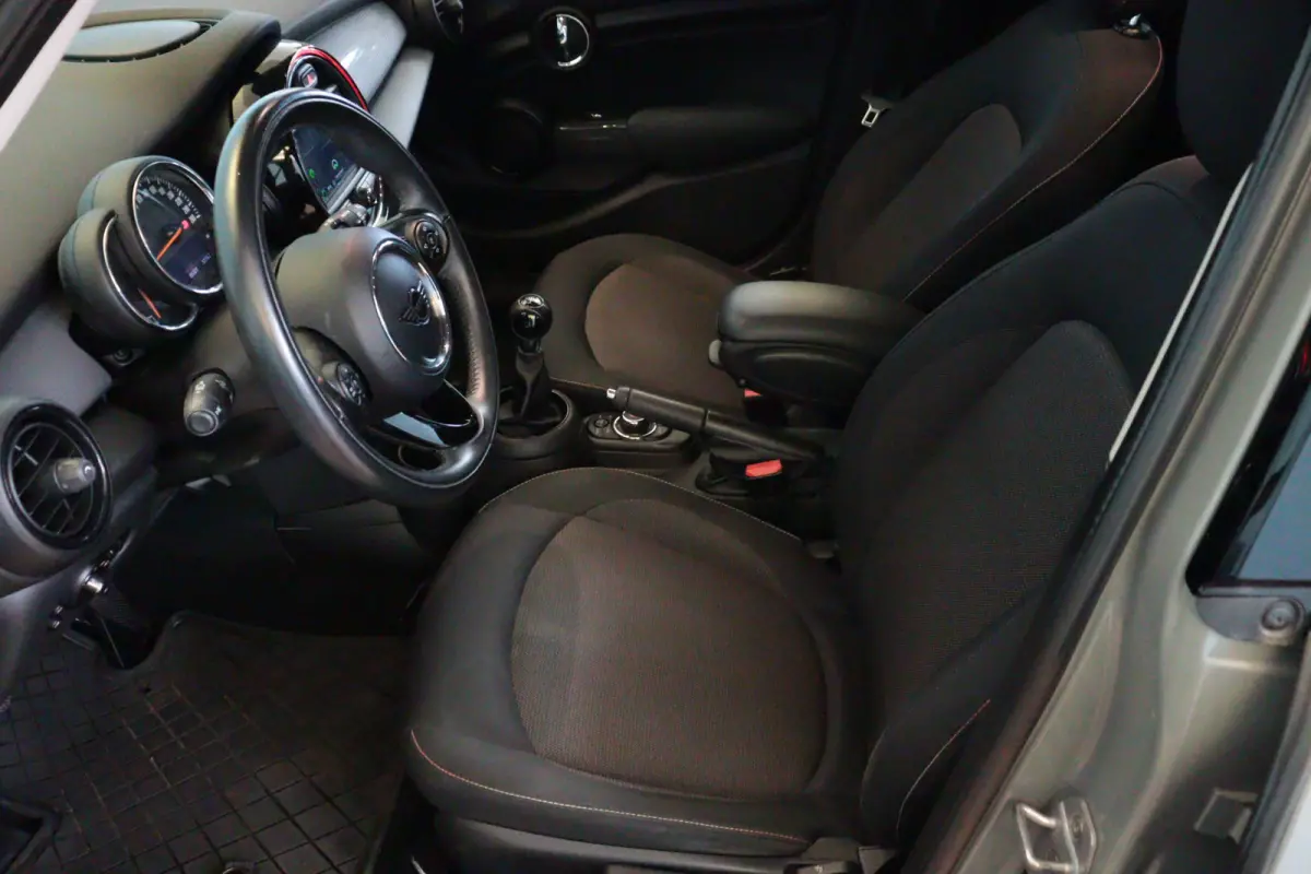 1.5 Cooper Business Edition | 5 DRS | NAVI | AIRCO | PDC ACHTER | CRUISE |