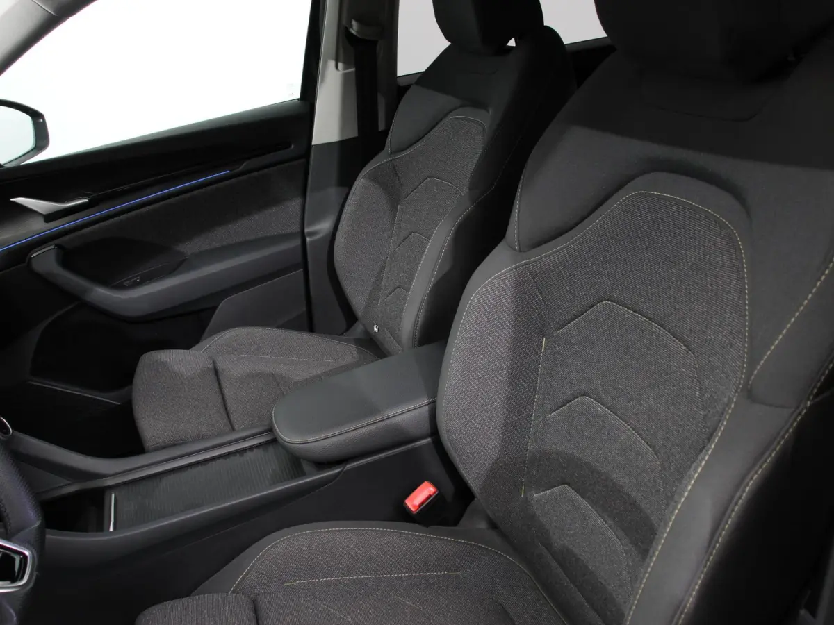 1.5 TSI Automaat Selection 7p. Navigatie Apple Carplay Android Auto Parkeersensor achter Stoel- en stuurverwarming Ledverlichting
