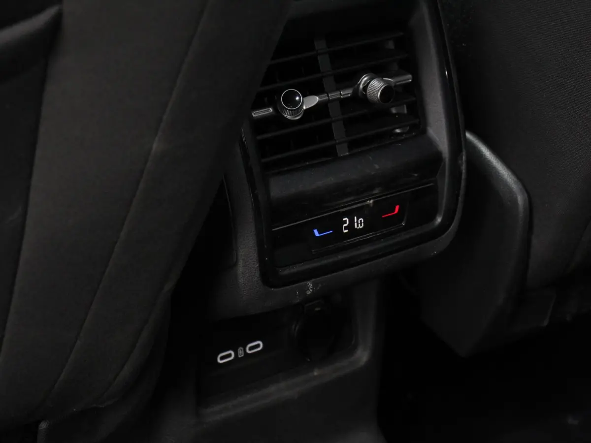 1.5 TSI Automaat Selection 7p. Navigatie Apple Carplay Android Auto Parkeersensor achter Stoel- en stuurverwarming Ledverlichting