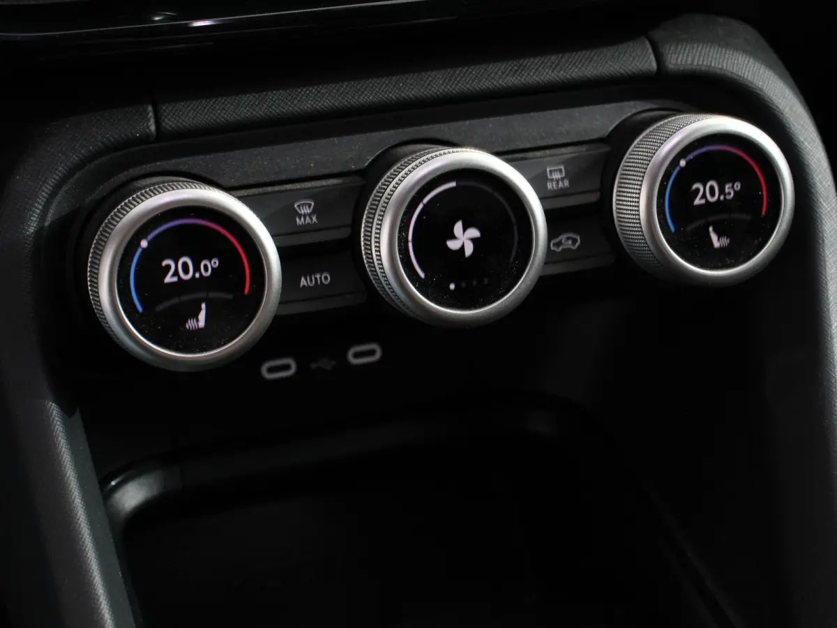 1.5 TSI Automaat Selection 7p. Navigatie Apple Carplay Android Auto Parkeersensor achter Stoel- en stuurverwarming Ledverlichting