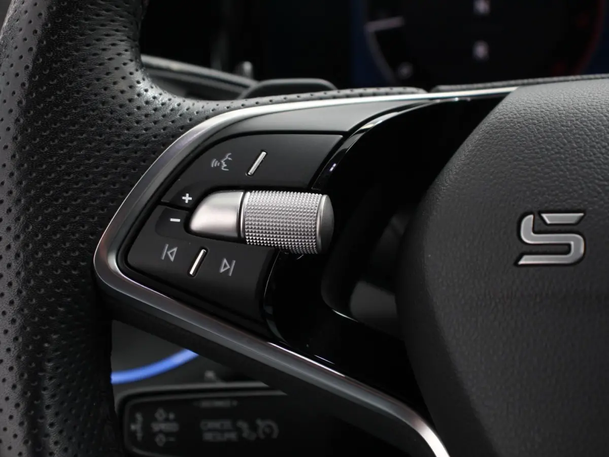 1.5 TSI Automaat Selection 7p. Navigatie Apple Carplay Android Auto Parkeersensor achter Stoel- en stuurverwarming Ledverlichting