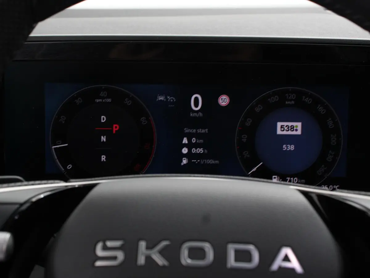 1.5 TSI Automaat Selection 7p. Navigatie Apple Carplay Android Auto Parkeersensor achter Stoel- en stuurverwarming Ledverlichting