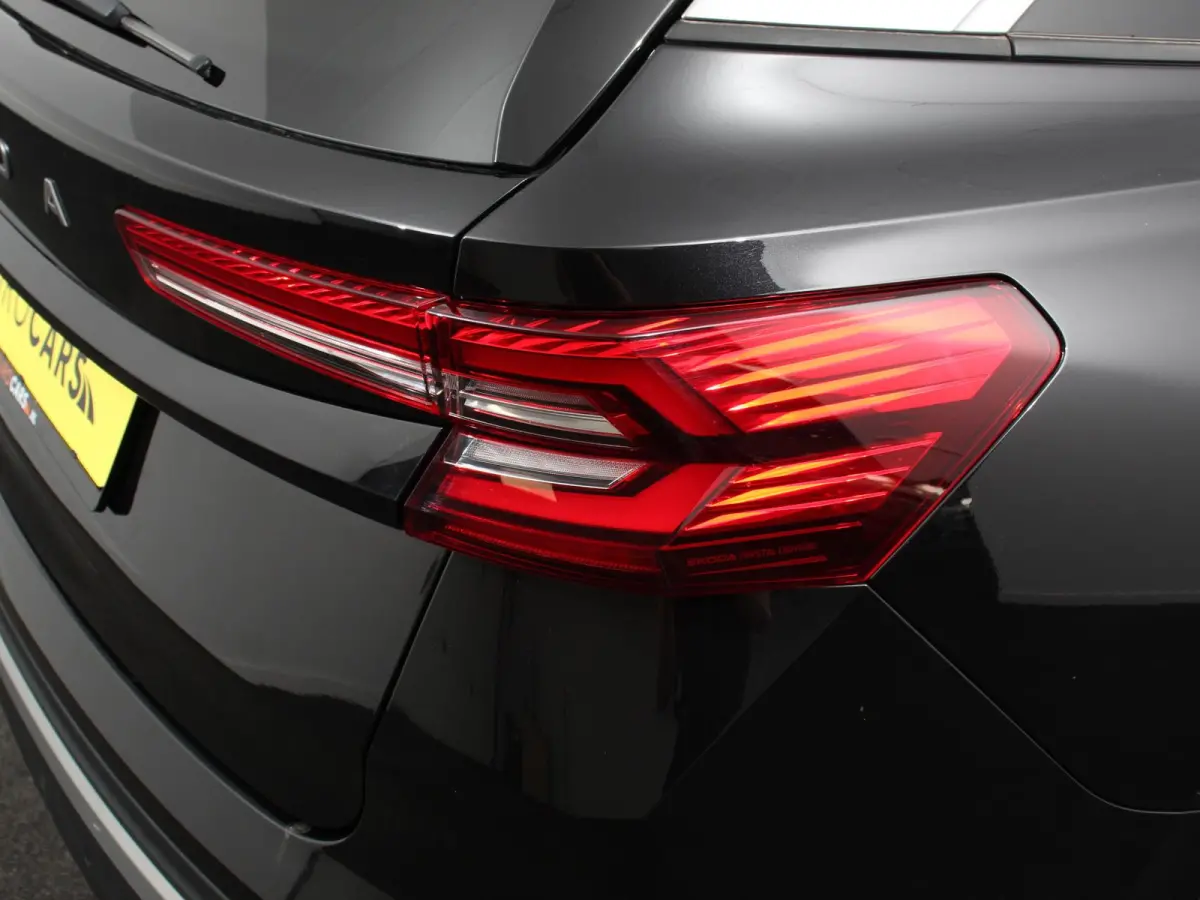 1.5 TSI Automaat Selection 7p. Navigatie Apple Carplay Android Auto Parkeersensor achter Stoel- en stuurverwarming Ledverlichting