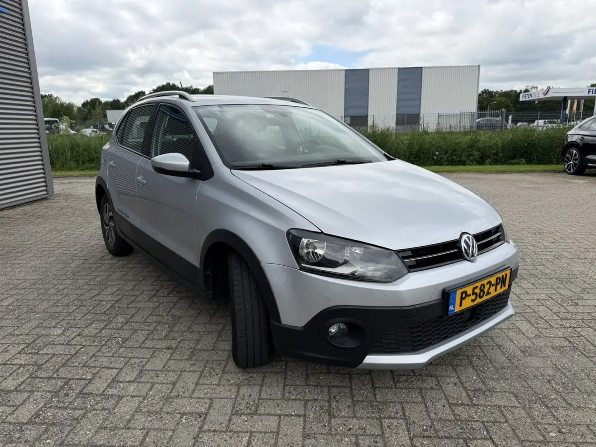 1.2 TSI 90 PK Automaat CrossPolo Comfortline Connected Series Navigatie Climate Control LMV PDC