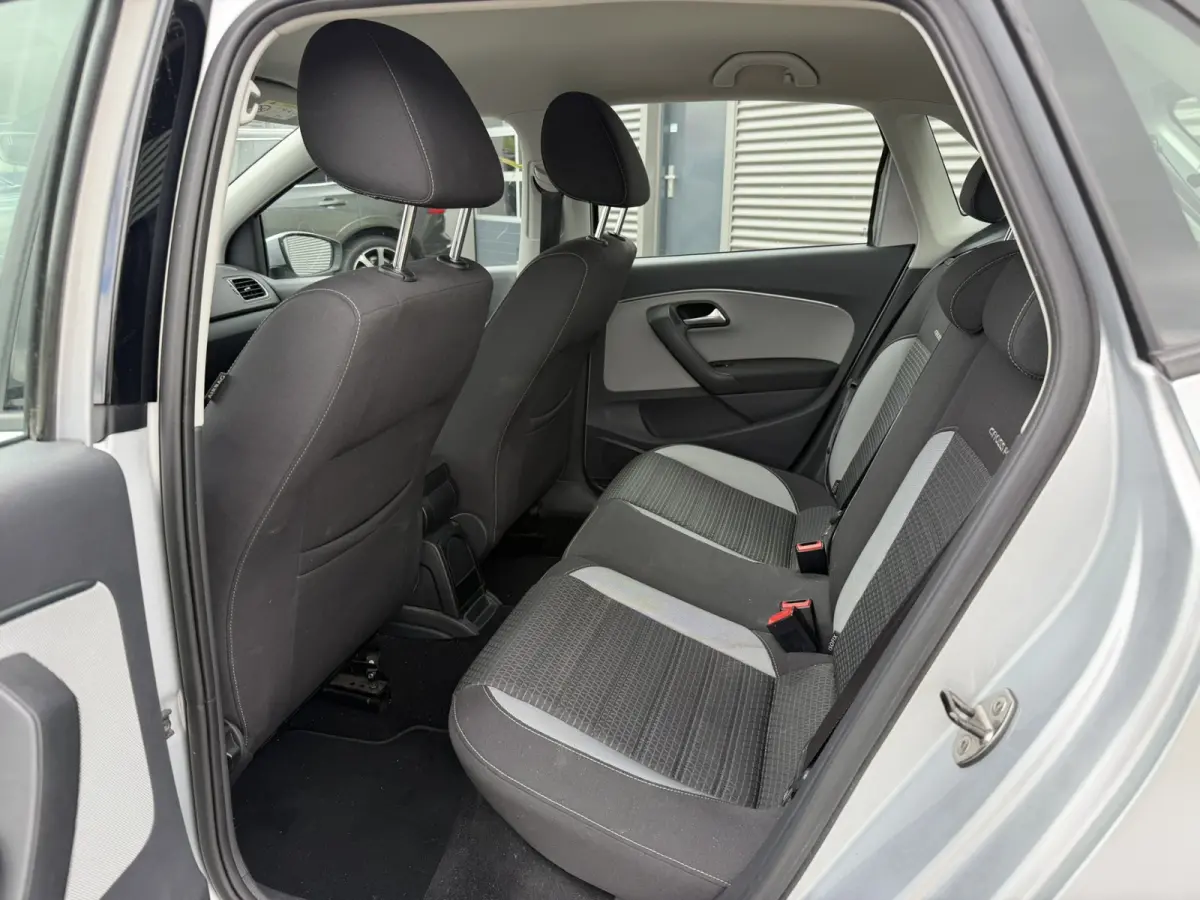 1.2 TSI 90 PK Automaat CrossPolo Comfortline Connected Series Navigatie Climate Control LMV PDC