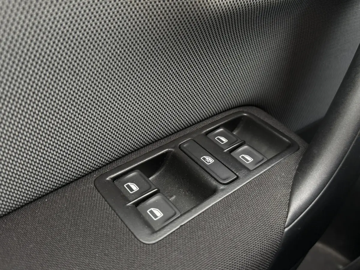 1.2 TSI 90 PK Automaat CrossPolo Comfortline Connected Series Navigatie Climate Control LMV PDC