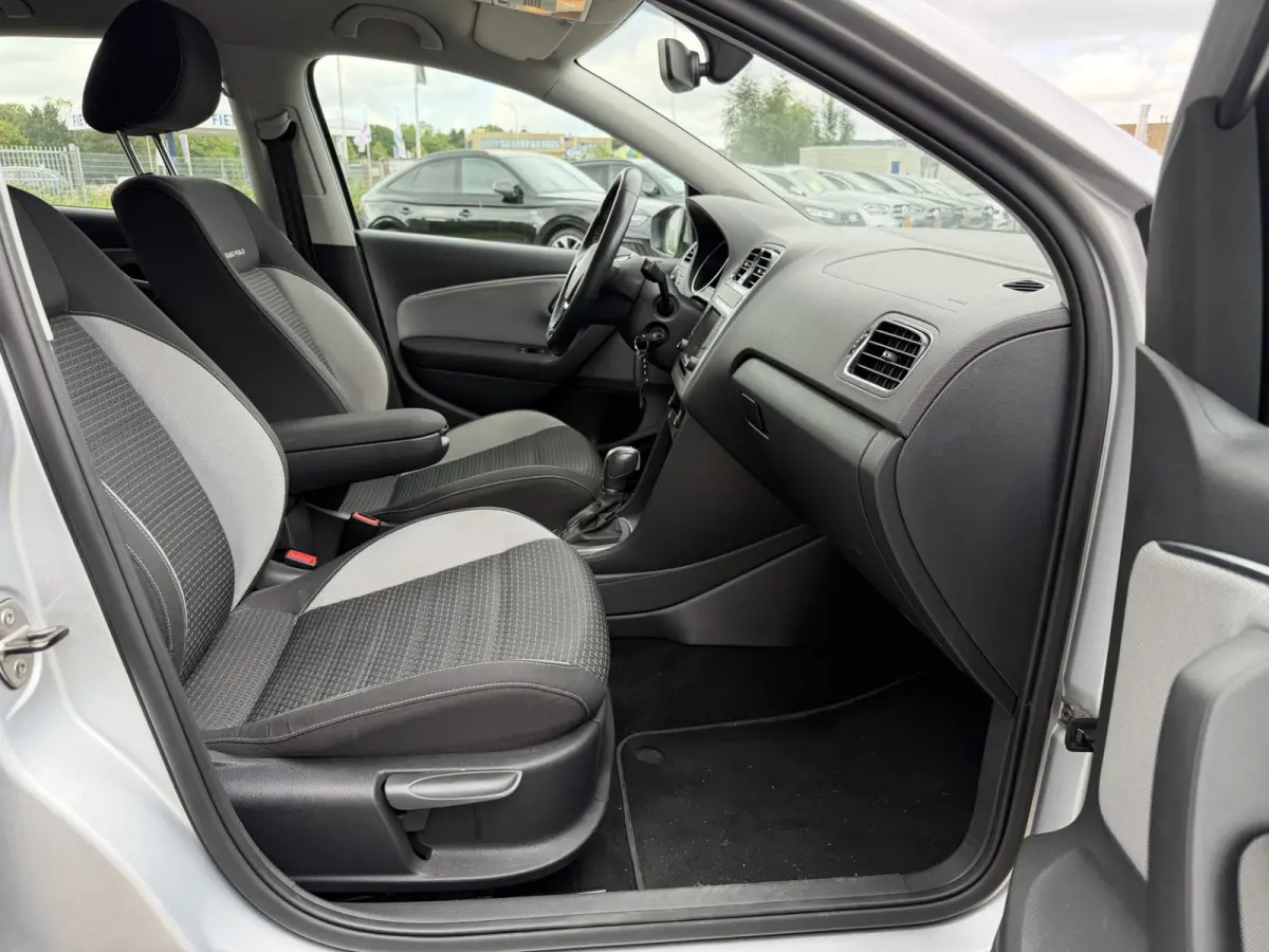1.2 TSI 90 PK Automaat CrossPolo Comfortline Connected Series Navigatie Climate Control LMV PDC