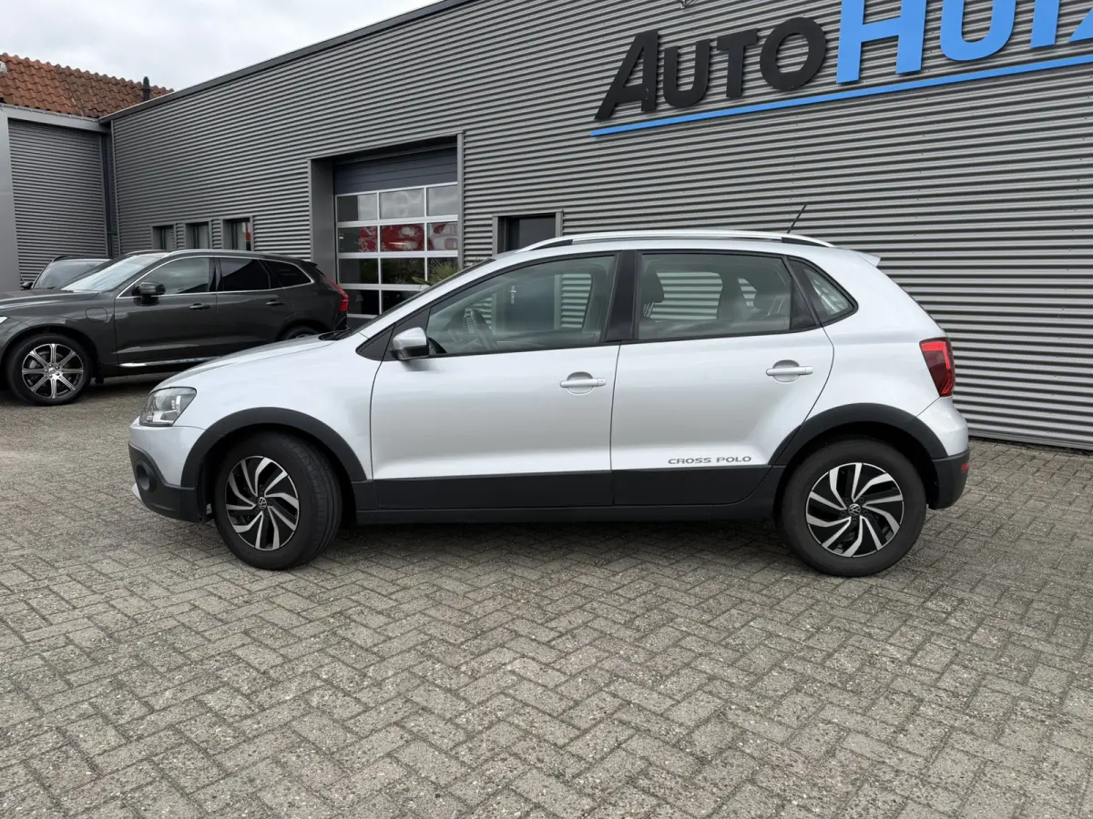 1.2 TSI 90 PK Automaat CrossPolo Comfortline Connected Series Navigatie Climate Control LMV PDC