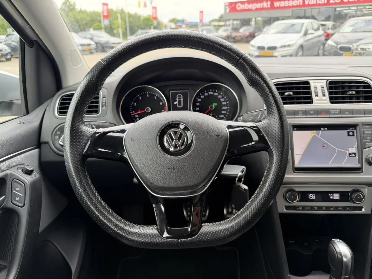 1.2 TSI 90 PK Automaat CrossPolo Comfortline Connected Series Navigatie Climate Control LMV PDC