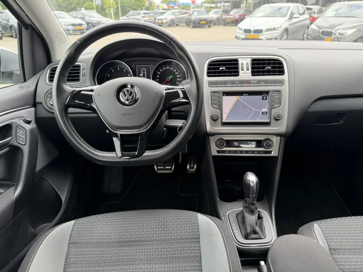 1.2 TSI 90 PK Automaat CrossPolo Comfortline Connected Series Navigatie Climate Control LMV PDC