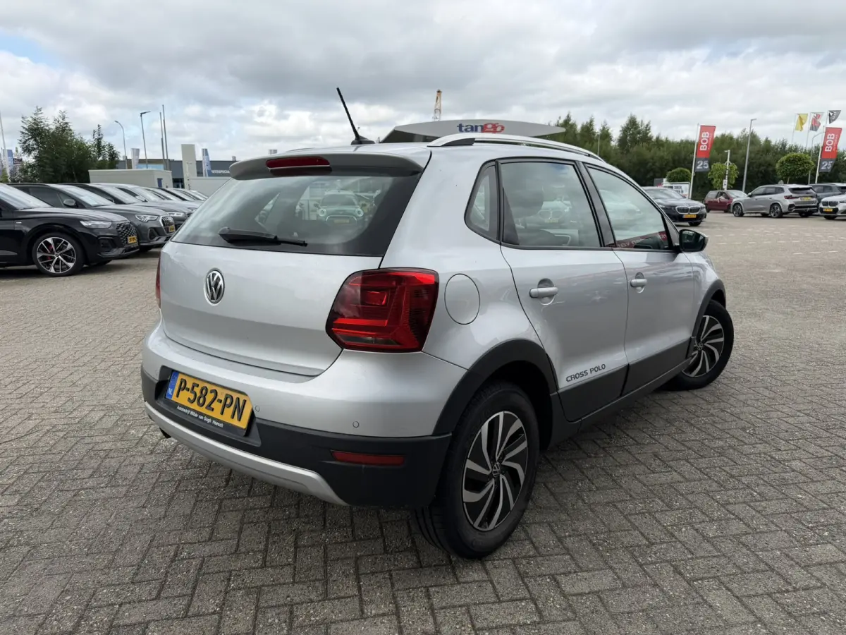 1.2 TSI 90 PK Automaat CrossPolo Comfortline Connected Series Navigatie Climate Control LMV PDC