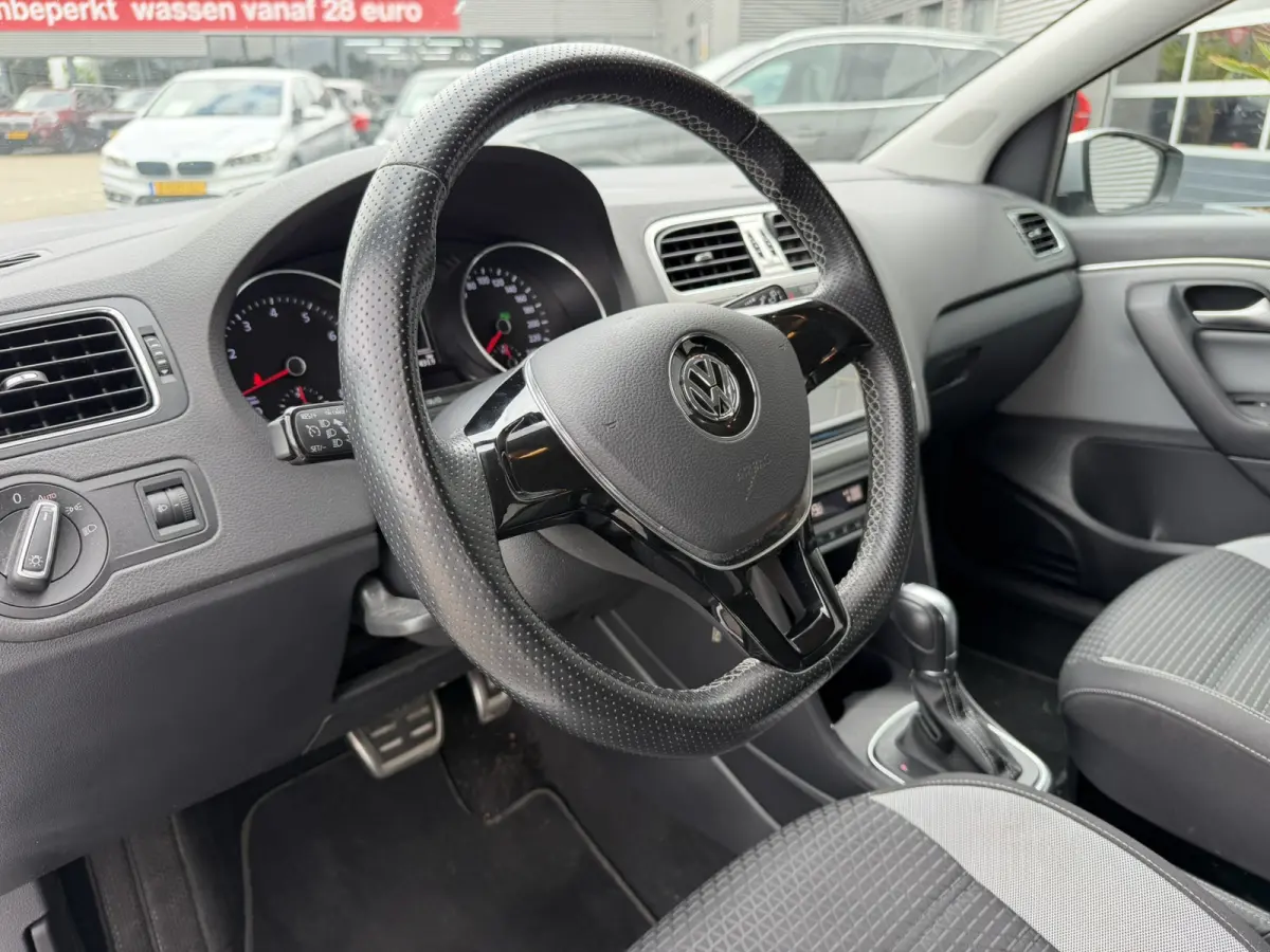 1.2 TSI 90 PK Automaat CrossPolo Comfortline Connected Series Navigatie Climate Control LMV PDC