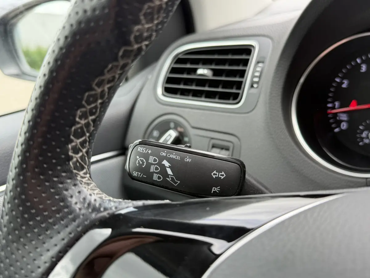 1.2 TSI 90 PK Automaat CrossPolo Comfortline Connected Series Navigatie Climate Control LMV PDC