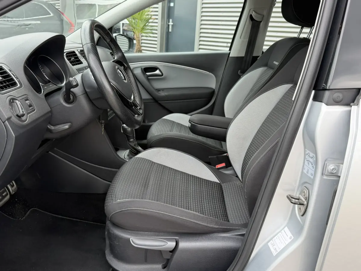 1.2 TSI 90 PK Automaat CrossPolo Comfortline Connected Series Navigatie Climate Control LMV PDC