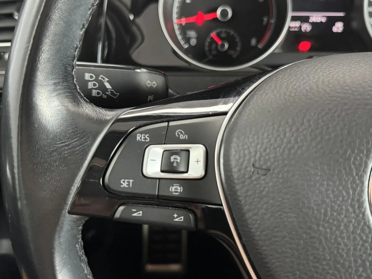 1.0 TSI Highline ACC Navigatie Stoelverwarming