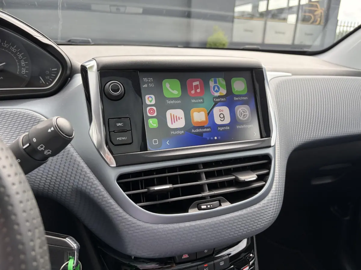 1.2 PureTech Allure D-riem vv in 2022,2e Eigenaar,110pk,Dealer Onderhouden,Pano,Carplay,Camera,Clima,Cruise,5 Deurs,Halfleder,Pdc,N.A.P,Lm velgen,Apk tot 05-2027