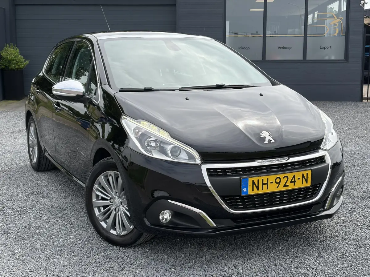 1.2 PureTech Allure D-riem vv in 2022,2e Eigenaar,110pk,Dealer Onderhouden,Pano,Carplay,Camera,Clima,Cruise,5 Deurs,Halfleder,Pdc,N.A.P,Lm velgen,Apk tot 05-2027