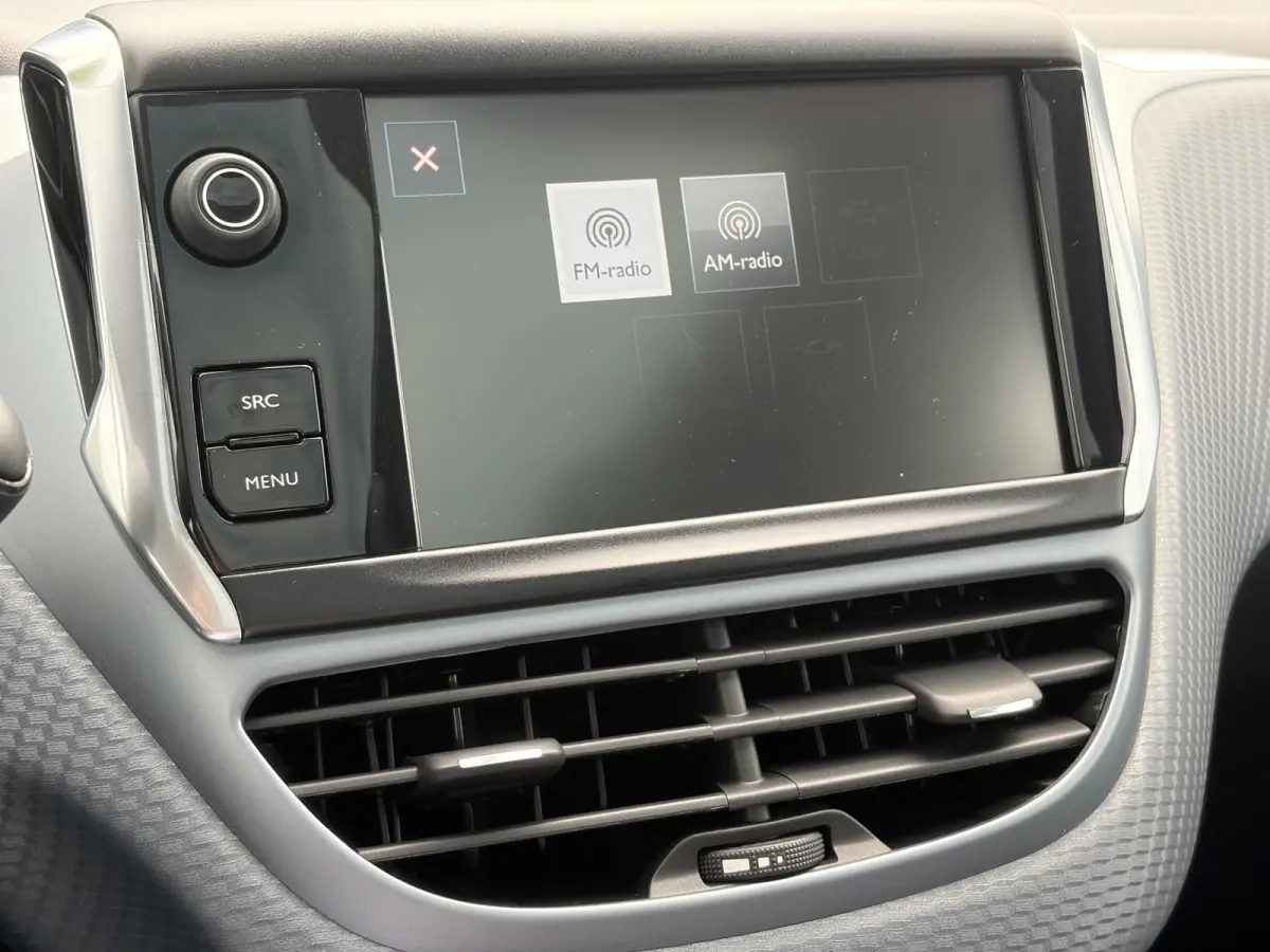 1.2 PureTech Allure D-riem vv in 2022,2e Eigenaar,110pk,Dealer Onderhouden,Pano,Carplay,Camera,Clima,Cruise,5 Deurs,Halfleder,Pdc,N.A.P,Lm velgen,Apk tot 05-2027
