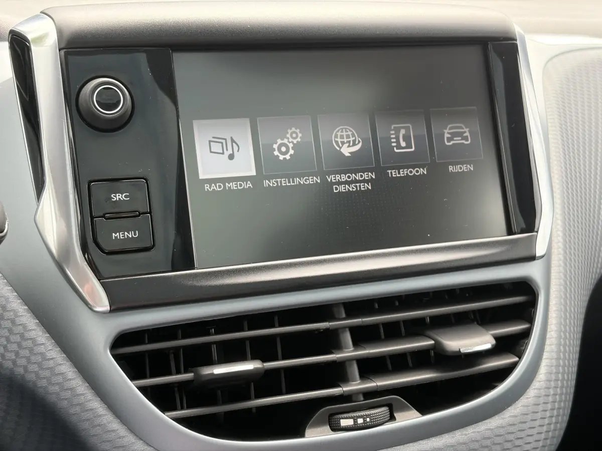 1.2 PureTech Allure D-riem vv in 2022,2e Eigenaar,110pk,Dealer Onderhouden,Pano,Carplay,Camera,Clima,Cruise,5 Deurs,Halfleder,Pdc,N.A.P,Lm velgen,Apk tot 05-2027