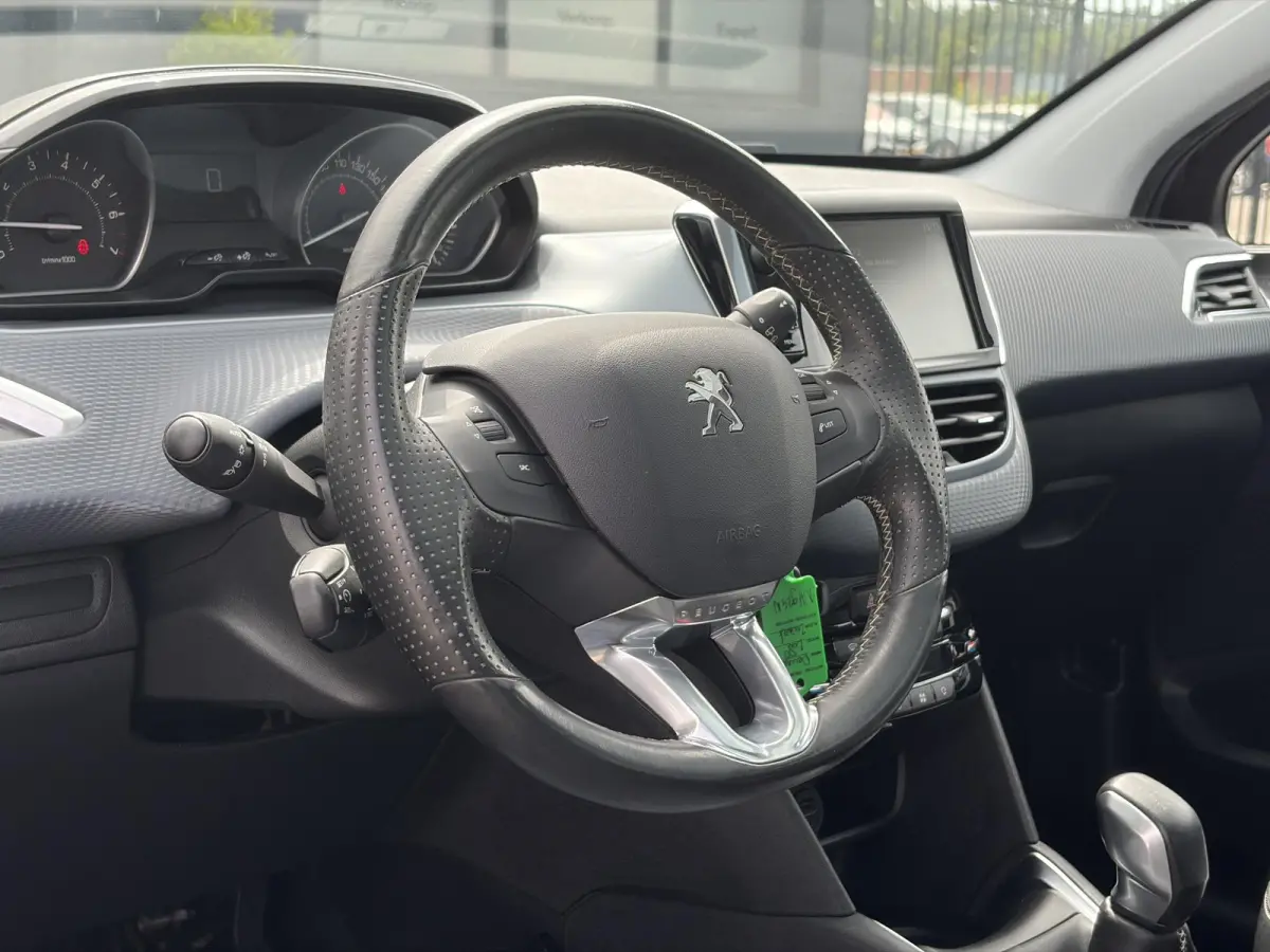 1.2 PureTech Allure D-riem vv in 2022,2e Eigenaar,110pk,Dealer Onderhouden,Pano,Carplay,Camera,Clima,Cruise,5 Deurs,Halfleder,Pdc,N.A.P,Lm velgen,Apk tot 05-2027