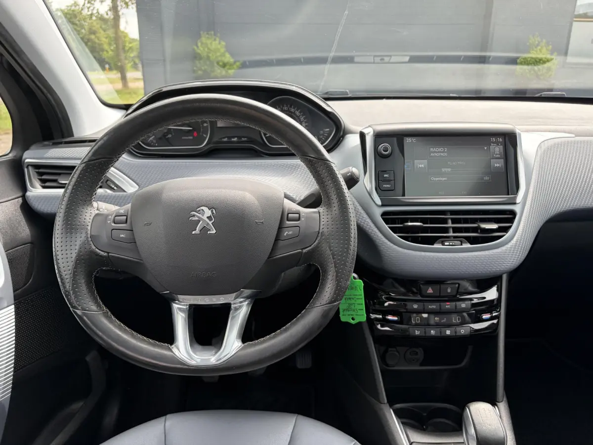 1.2 PureTech Allure D-riem vv in 2022,2e Eigenaar,110pk,Dealer Onderhouden,Pano,Carplay,Camera,Clima,Cruise,5 Deurs,Halfleder,Pdc,N.A.P,Lm velgen,Apk tot 05-2027