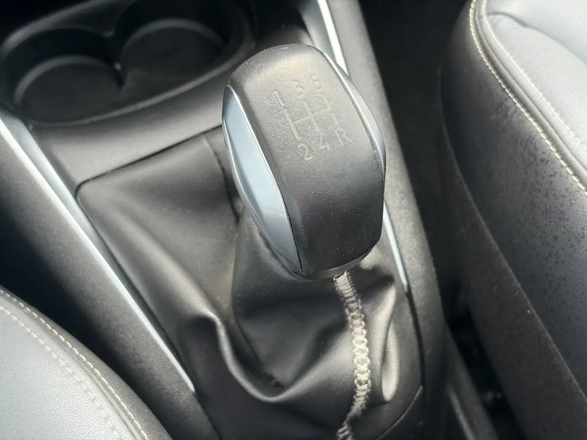 1.2 PureTech Allure D-riem vv in 2022,2e Eigenaar,110pk,Dealer Onderhouden,Pano,Carplay,Camera,Clima,Cruise,5 Deurs,Halfleder,Pdc,N.A.P,Lm velgen,Apk tot 05-2027
