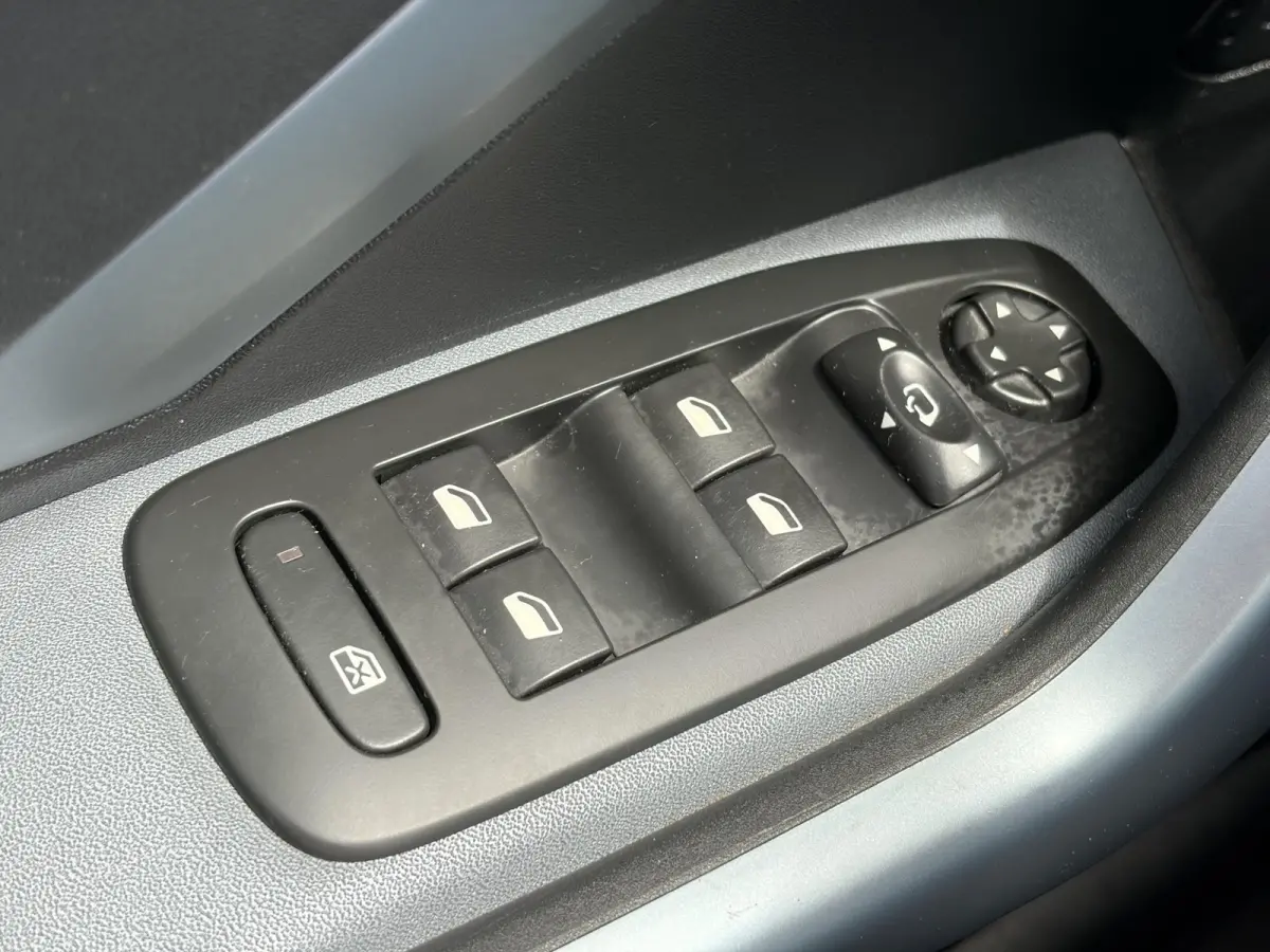 1.2 PureTech Allure D-riem vv in 2022,2e Eigenaar,110pk,Dealer Onderhouden,Pano,Carplay,Camera,Clima,Cruise,5 Deurs,Halfleder,Pdc,N.A.P,Lm velgen,Apk tot 05-2027